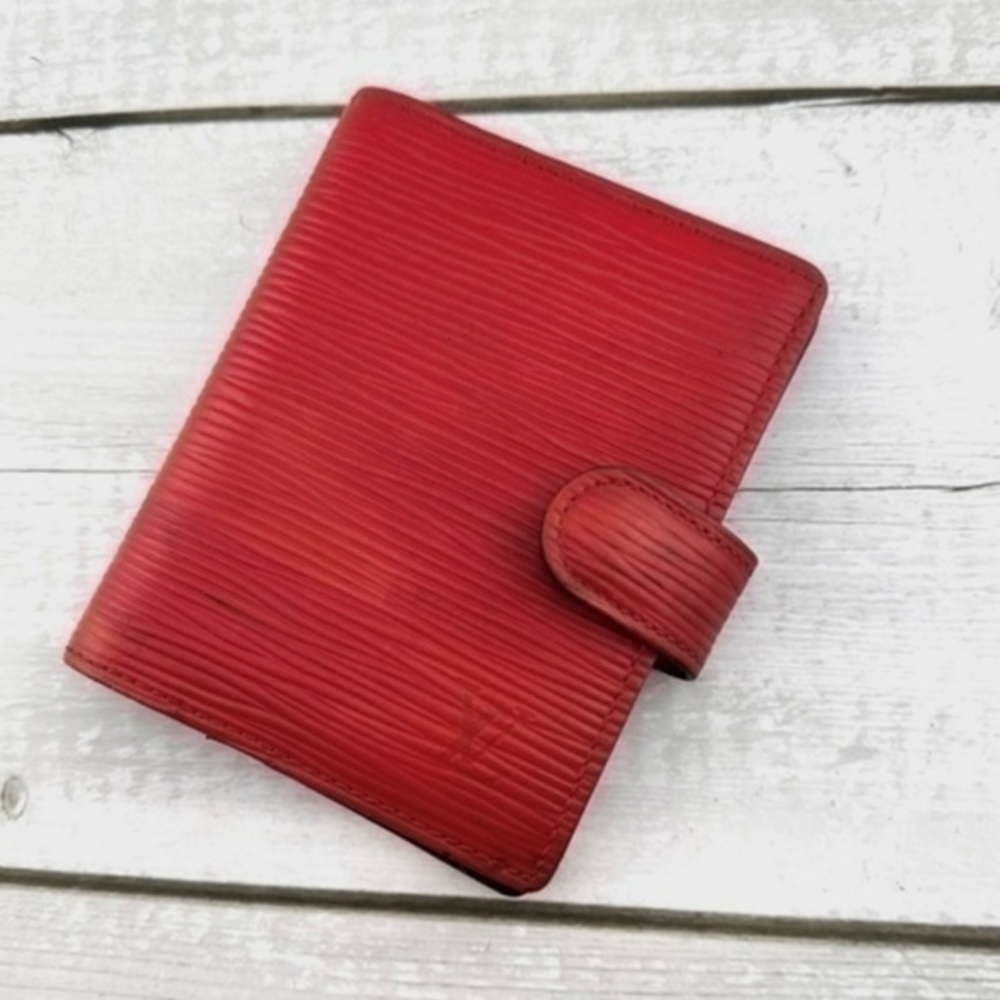 AUTHENTIC Louis Vuitton Agenda. Red Epi leather.